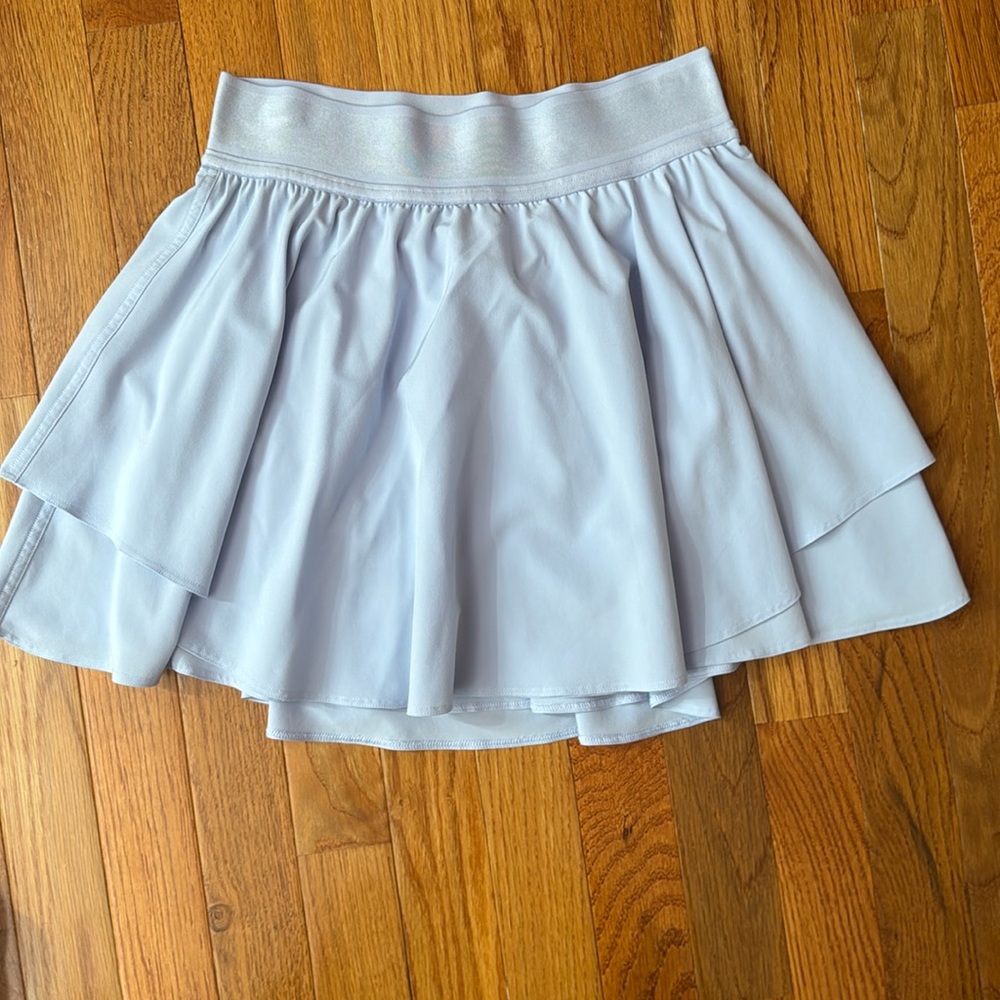 Lululemon skirt (never worn)